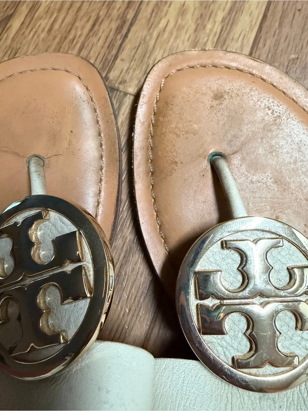 Tory Burch Ivory Leather Logo Thong Sandals with Gold Emblem